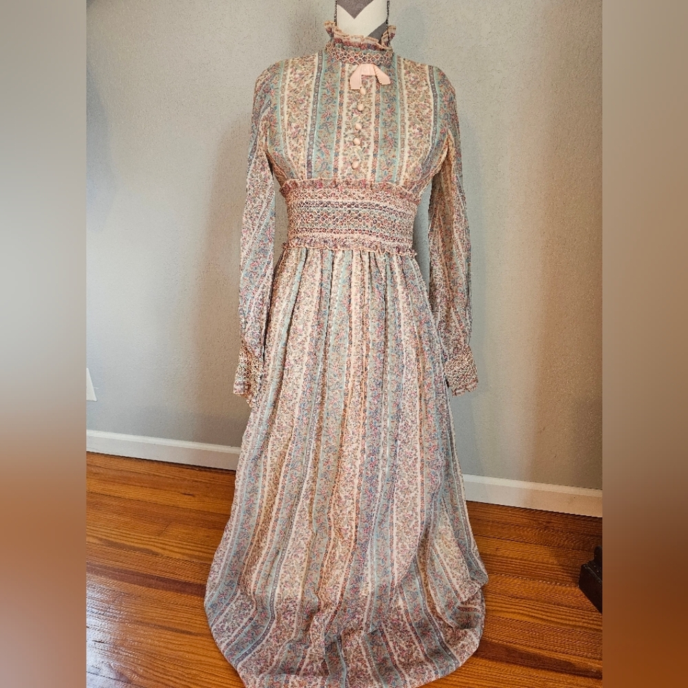 Vintage 70s Smocked Prairie Dress/ Long Sleeve Boho Floral Maxi Dress